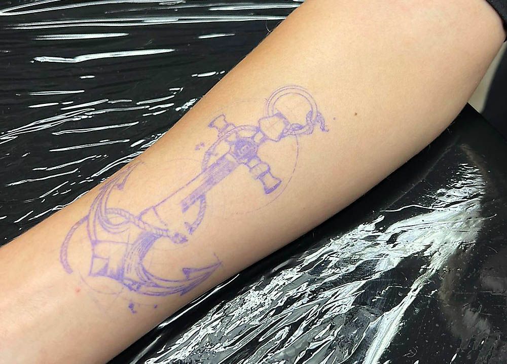 Die fertige Skizze auf dem Arm einer Kundin